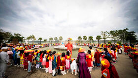 Immerse in the lively pulse of Hue’s iconic street